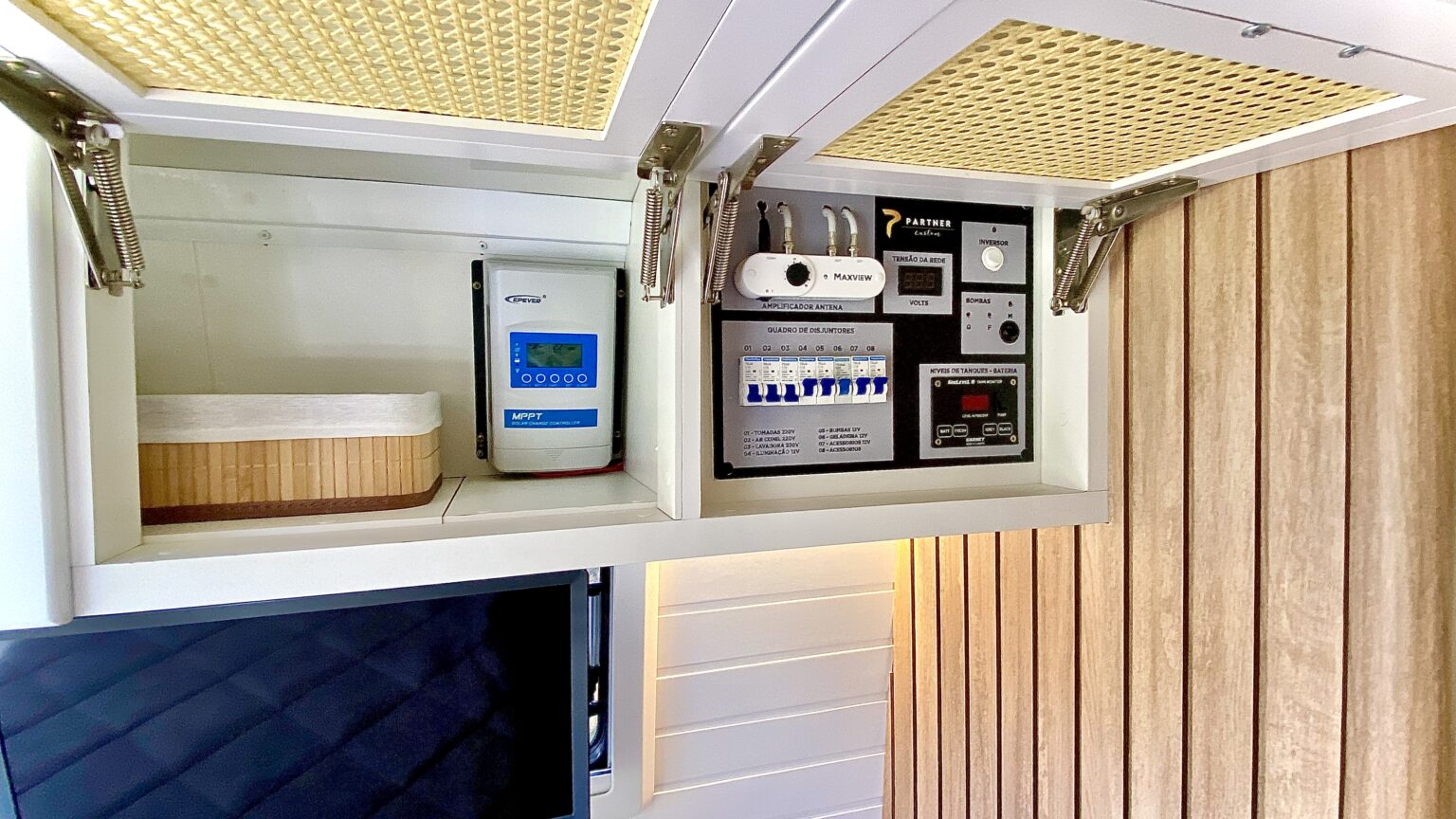 f9989c9a8de244e78edb22f64f38d26a