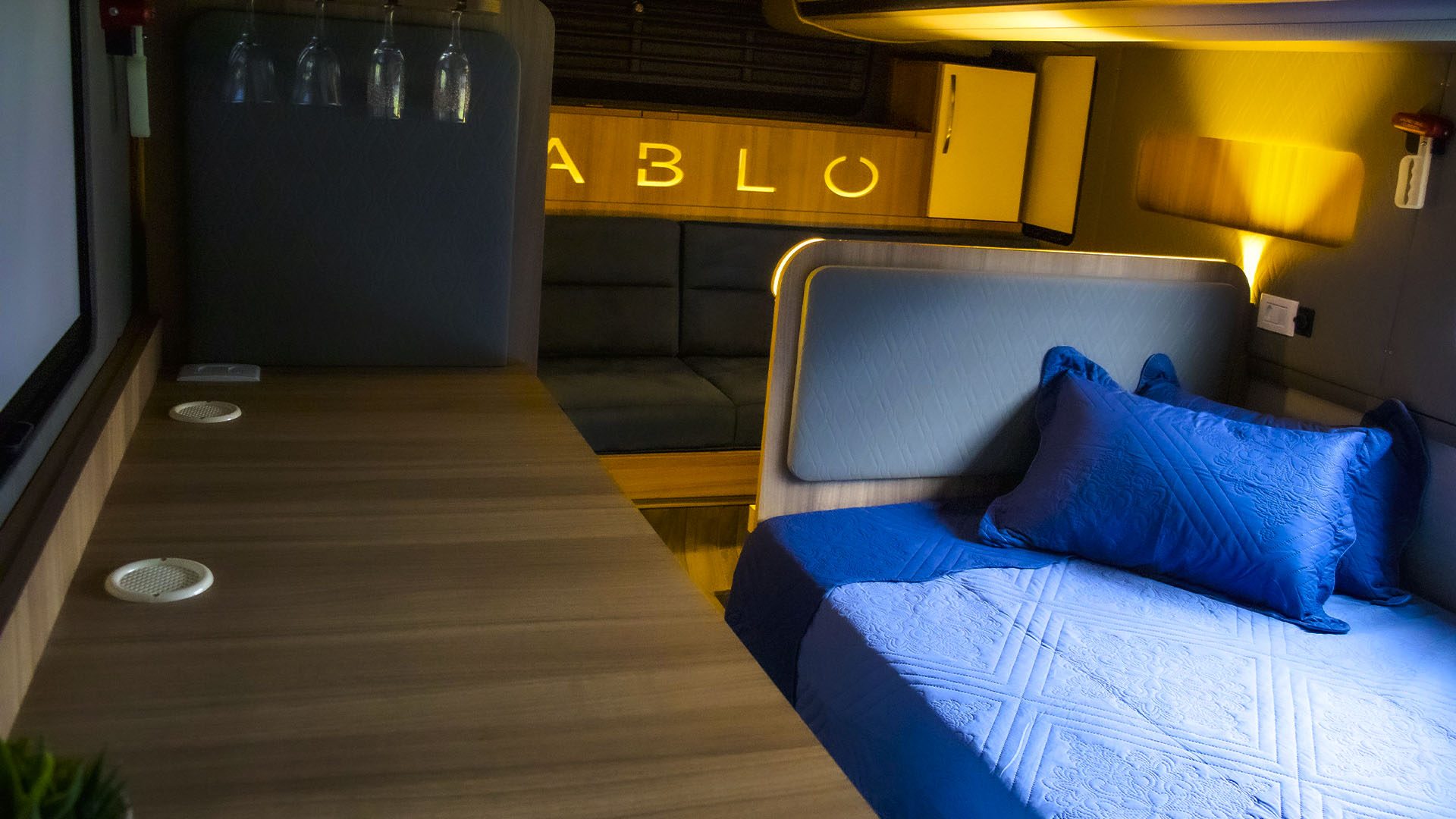 editadas Highway_0000s_0003_4382bf8dbf484059b7471cf13a34f63d