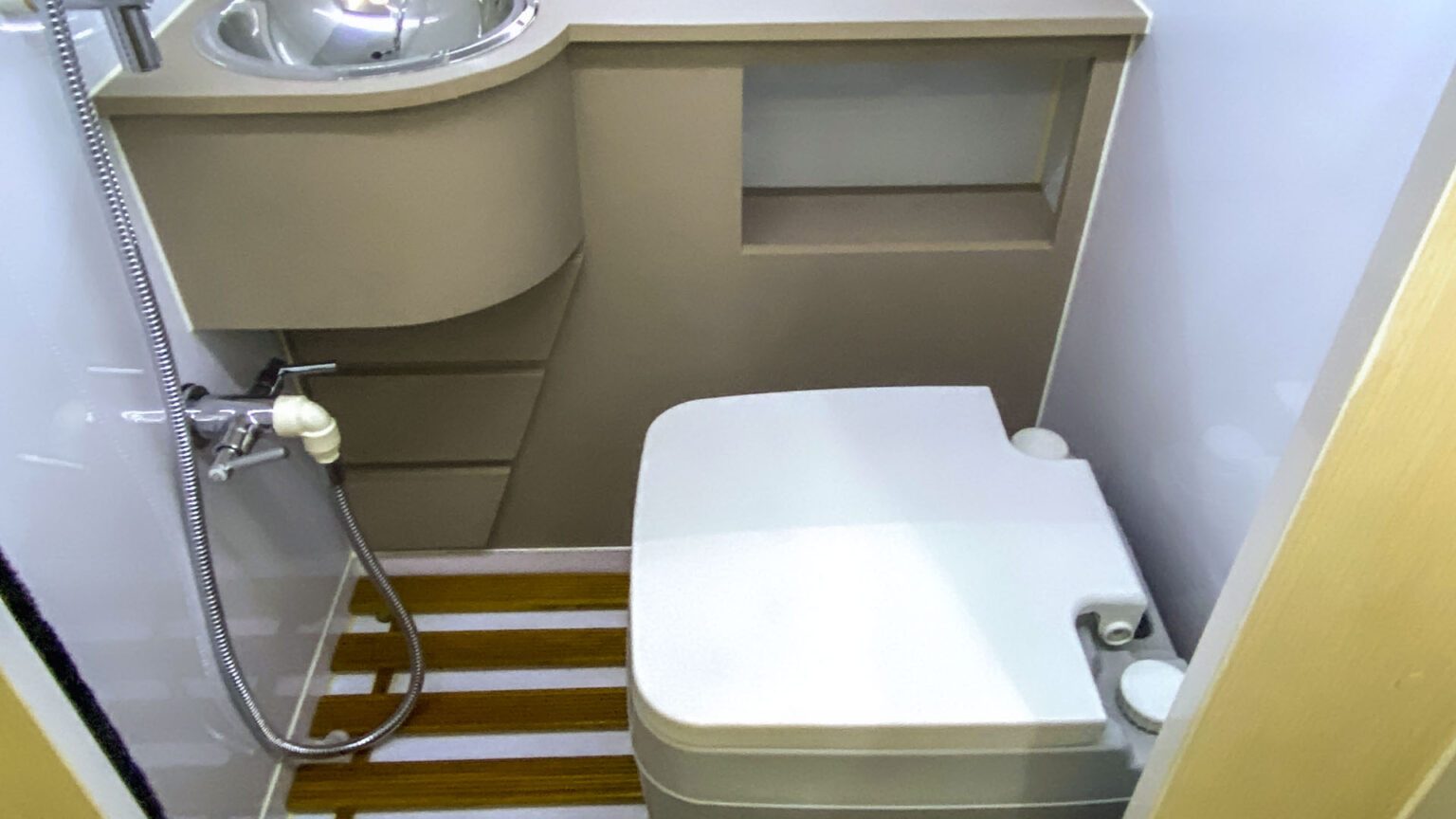 editas trailer_0000s_0008_6715d1a41bf74f09b34dd28ff3102219